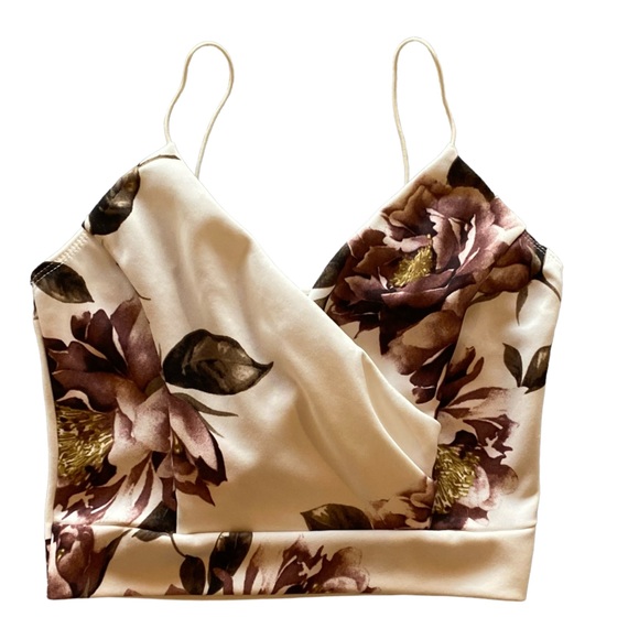 Olive Tree Floral Crop Top Twisted Front. XS (No Size Tag) Excellent Condition! - Picture 4 of 8